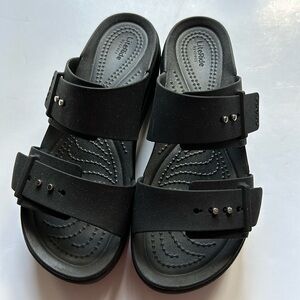 Crocs Brooklyn Buckle Sandals